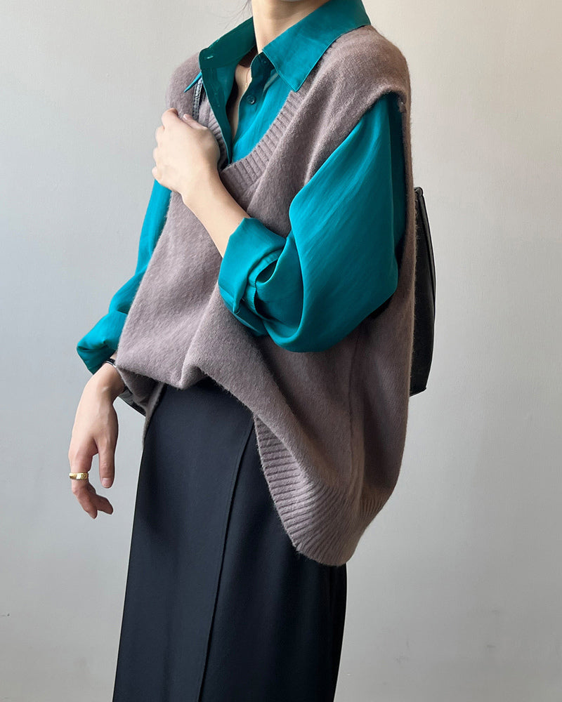 Soft Felt Loose Fit V Neck Sweater Vest